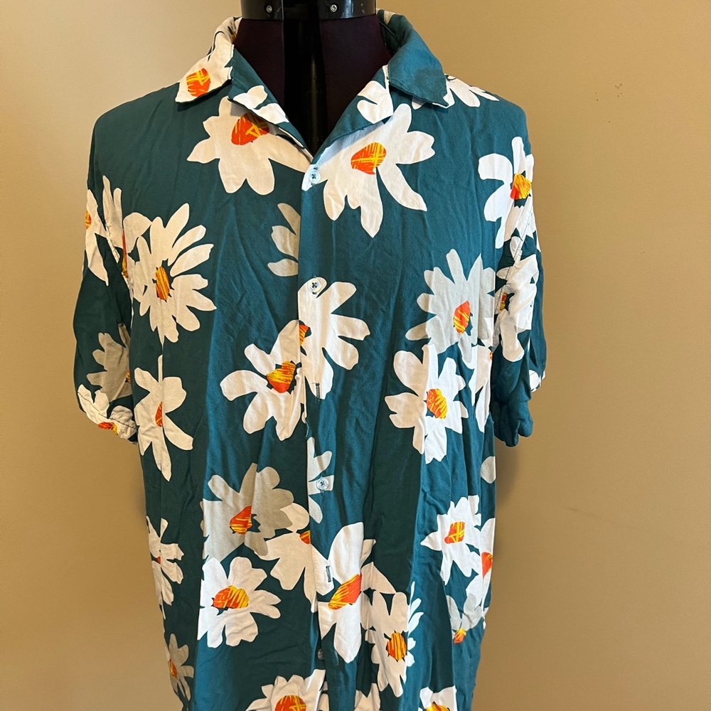 Just in time for spring! Cute, Colorful 2XL Short Sleeve Blouse